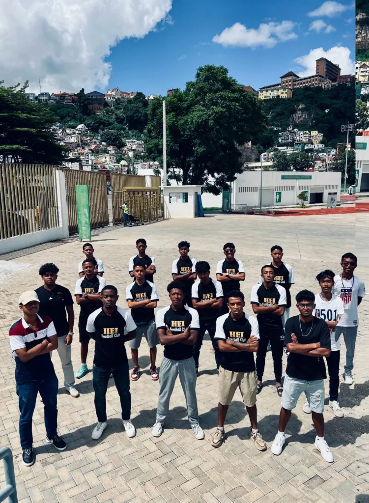 photo de groupe du club de foot d'HEI